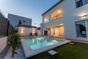 Bernie apartments with a pool